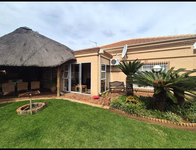 3 BEDROOM TOWNHOUSE FOR SALE IN ARCON PARK